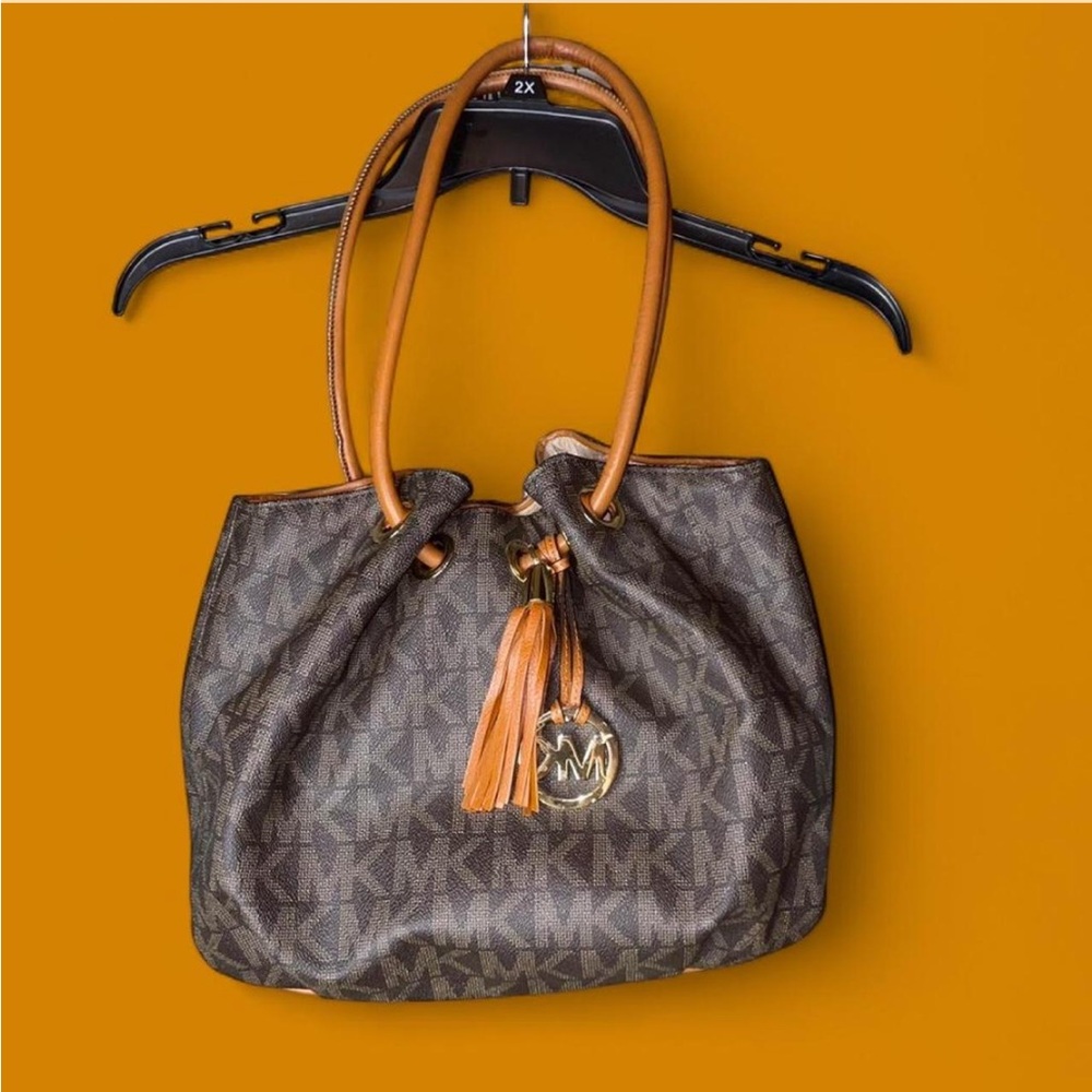 Michael Kors Medium Signature Bucket Bag